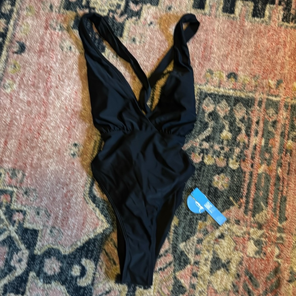 Cupshe black one piece size small